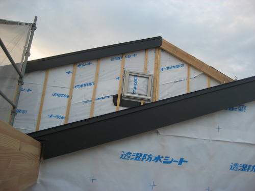 大屋根破風板取り付け工事（南面）