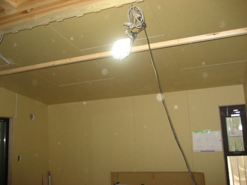 1F和室勾配天井ﾎﾞｰﾄﾞ貼り工事